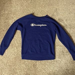 SIZE M, dark blue Champion sweater!